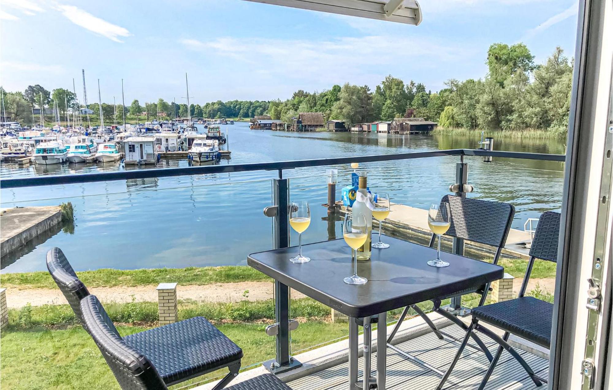 Lovely Apartment In Rechlin With Kitchen Eksteriør bilde